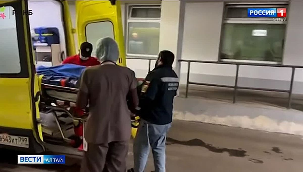 15-летний мальчик из Солтонского района, на которого напал медведь, продолжает восстанавливаться в Российской детской клинической больнице
