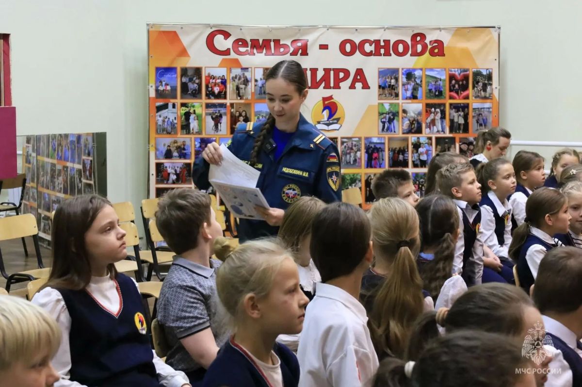 Ни шагу на осенний лёд. Скоро водоёмы покроются первым льдом, выходить на него крайне опасно Ни шагу на осенний лёд. Скоро водоёмы покроются первым льдом, выходить на него крайне опасно