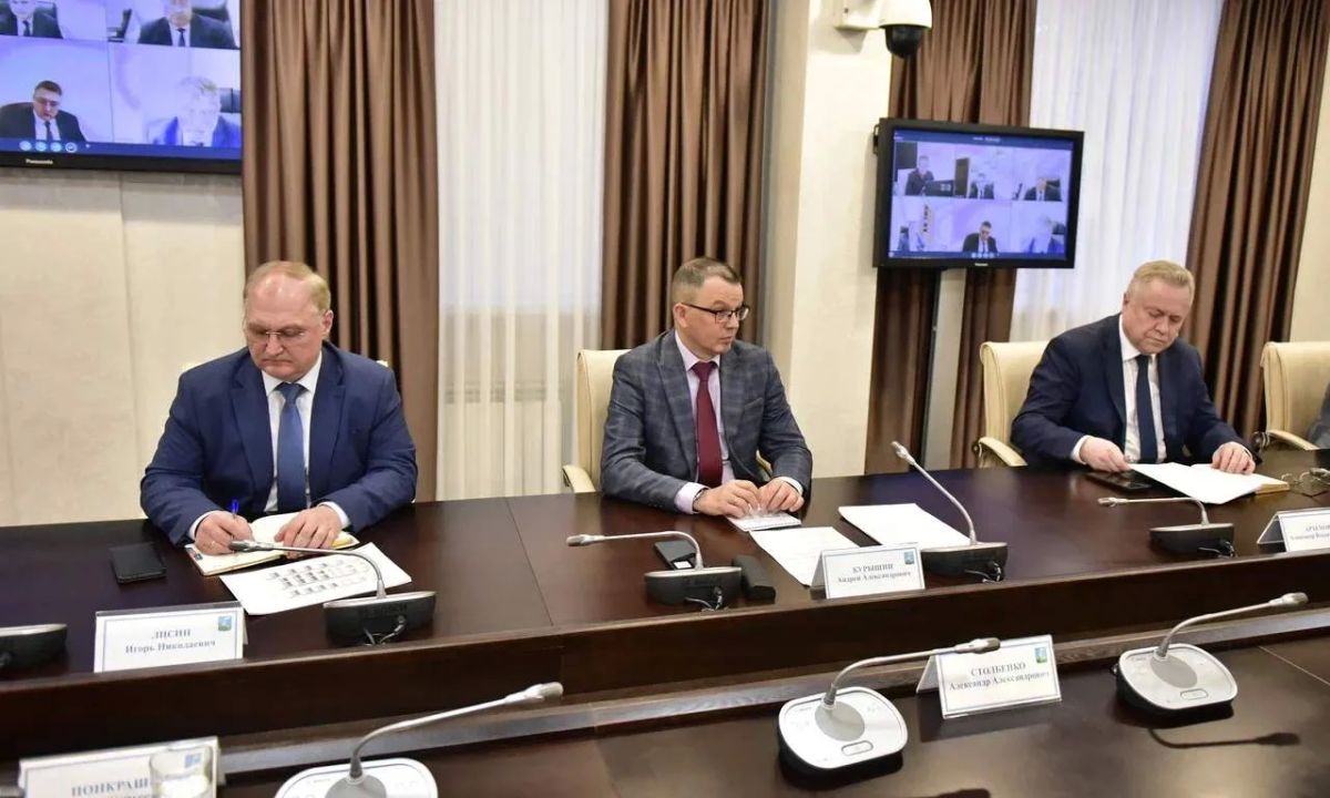 Вячеслав Франк провел оперативное аппаратное совещание Вячеслав Франк провел оперативное аппаратное совещание