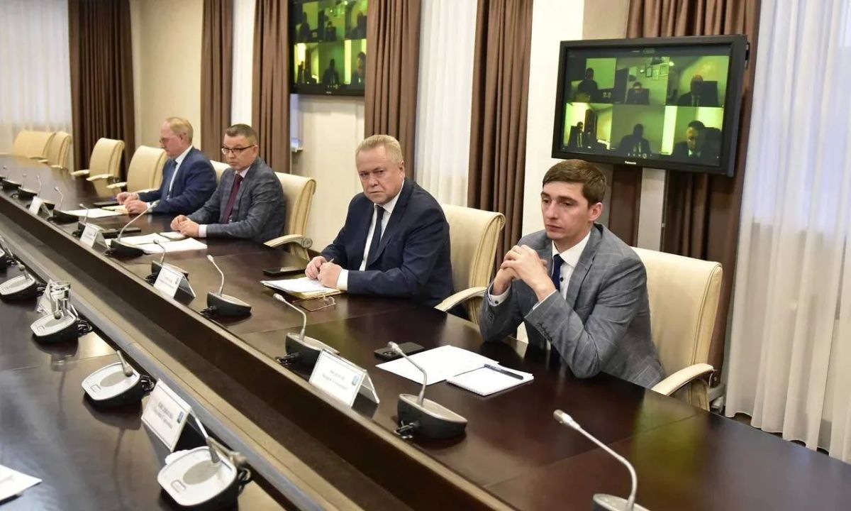 Вячеслав Франк провел оперативное аппаратное совещание Вячеслав Франк провел оперативное аппаратное совещание