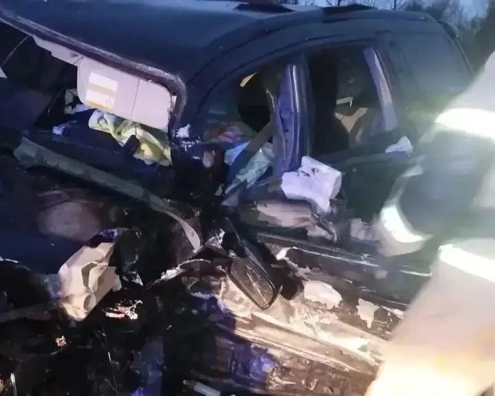 Две девушки пострадали в лобовом столкновении на трассе Бийск — Белокуриха Две девушки пострадали в лобовом столкновении на трассе Бийск — Белокуриха