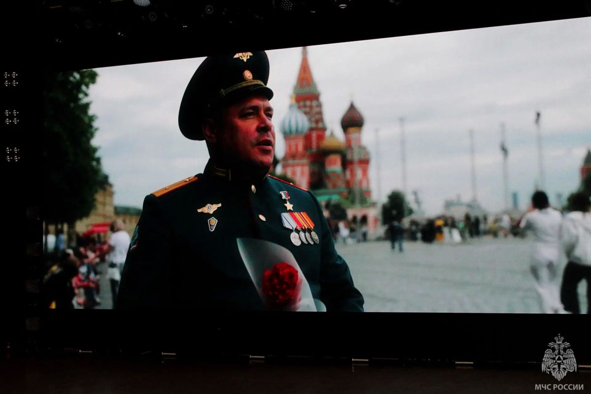Сотрудники МЧС на премьере "Несломленных" Сотрудники МЧС на премьере "Несломленных"