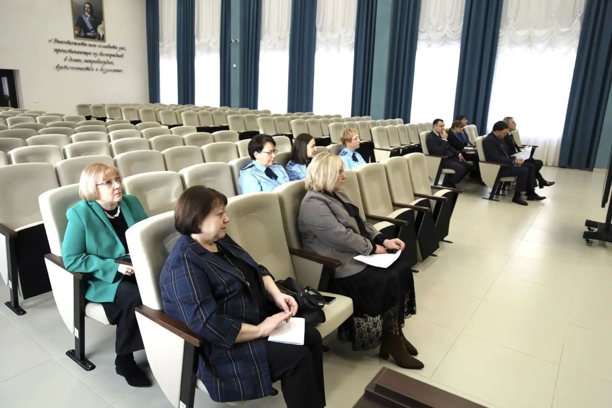 Под председательством первого заместителя прокурора Алтайского края Вячеслава Шипиева состоялось межведомственное совещание, на котором обсуждены вопросы формирования регионального и муниципального нормотворчества Под председательством первого заместителя прокурора Алтайского края Вячеслава Шипиева состоялось межведомственное совещание, на котором обсуждены вопросы формирования регионального и муниципального нормотворчества