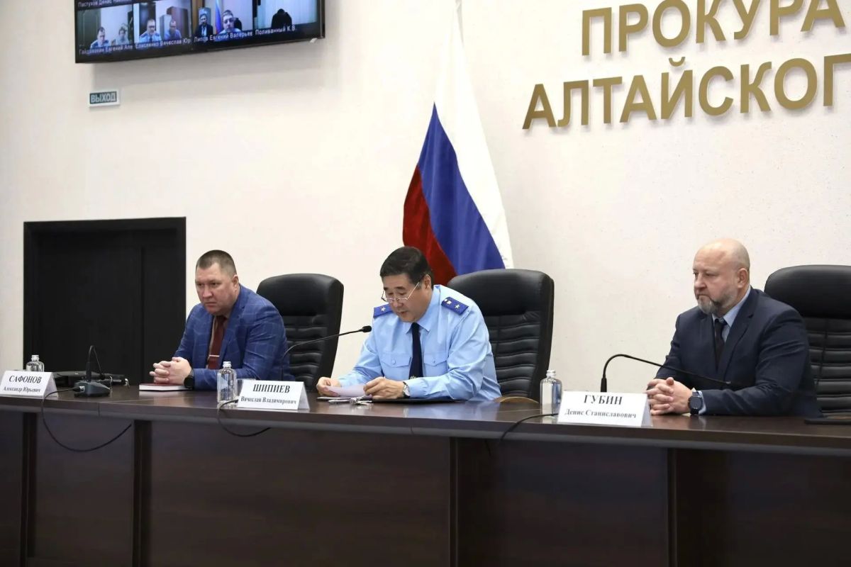 Под председательством первого заместителя прокурора Алтайского края Вячеслава Шипиева состоялось межведомственное совещание, на котором обсуждены вопросы формирования регионального и муниципального нормотворчества