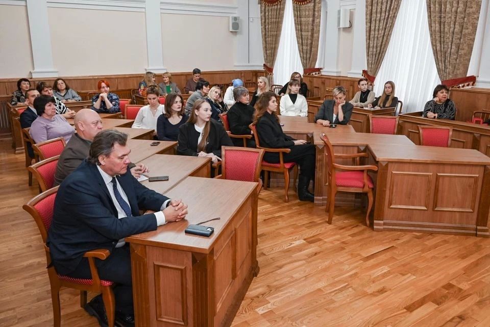 Вербовка, наркотики и драки: в Барнауле обсудили угрозы для современной молодежи