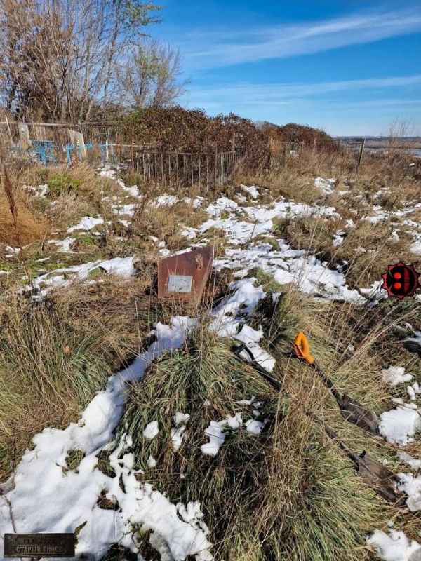 Волонтры сообщества "Бийский некрополь" и бийский блогер Геннадий Печенькин привели в порядок захоронение известной купеческой семьи Халтуриных Волонтры сообщества "Бийский некрополь" и бийский блогер Геннадий Печенькин привели в порядок захоронение известной купеческой семьи Халтуриных