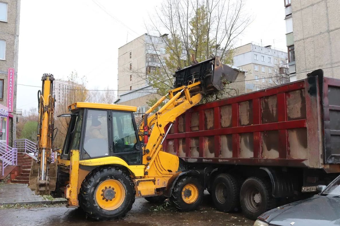 В Барнауле продолжается месячник осенней санитарной очистки В Барнауле продолжается месячник осенней санитарной очистки