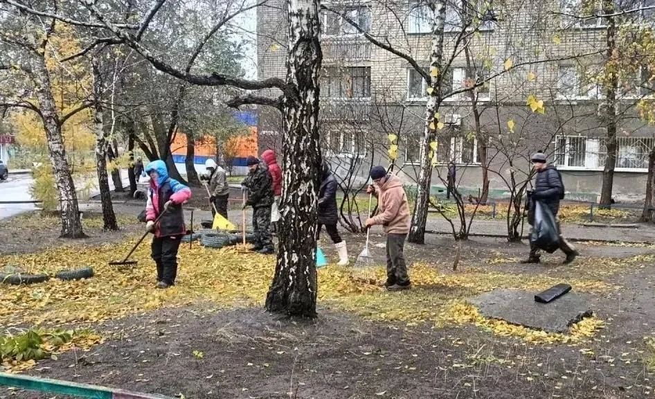 В Барнауле продолжается месячник осенней санитарной очистки