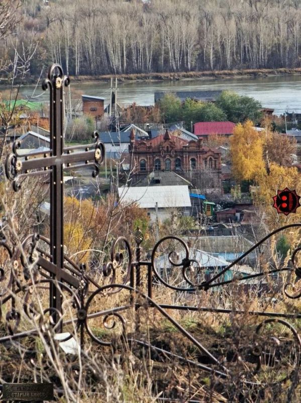 Волонтры сообщества "Бийский некрополь" и бийский блогер Геннадий Печенькин привели в порядок захоронение известной купеческой семьи Халтуриных Волонтры сообщества "Бийский некрополь" и бийский блогер Геннадий Печенькин привели в порядок захоронение известной купеческой семьи Халтуриных