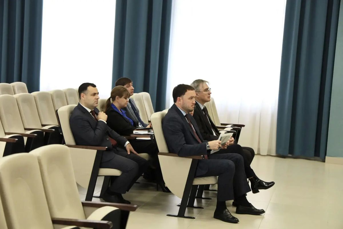 Под председательством первого заместителя прокурора Алтайского края Вячеслава Шипиева состоялось межведомственное совещание, на котором обсуждены вопросы формирования регионального и муниципального нормотворчества Под председательством первого заместителя прокурора Алтайского края Вячеслава Шипиева состоялось межведомственное совещание, на котором обсуждены вопросы формирования регионального и муниципального нормотворчества