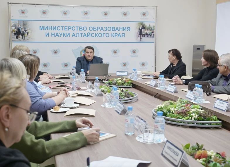 Общественный совет при региональном Минобрнауки провел заседание в Алтайском институте развития образования Общественный совет при региональном Минобрнауки провел заседание в Алтайском институте развития образования
