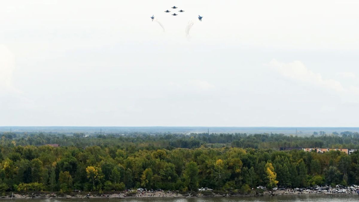Глава Барнаула и депутаты Барнаульской гордумы выразили соболезнования в связи с гибелью лётчиков пилотажной группы «Русские Витязи» Глава Барнаула и депутаты Барнаульской гордумы выразили соболезнования в связи с гибелью лётчиков пилотажной группы «Русские Витязи»