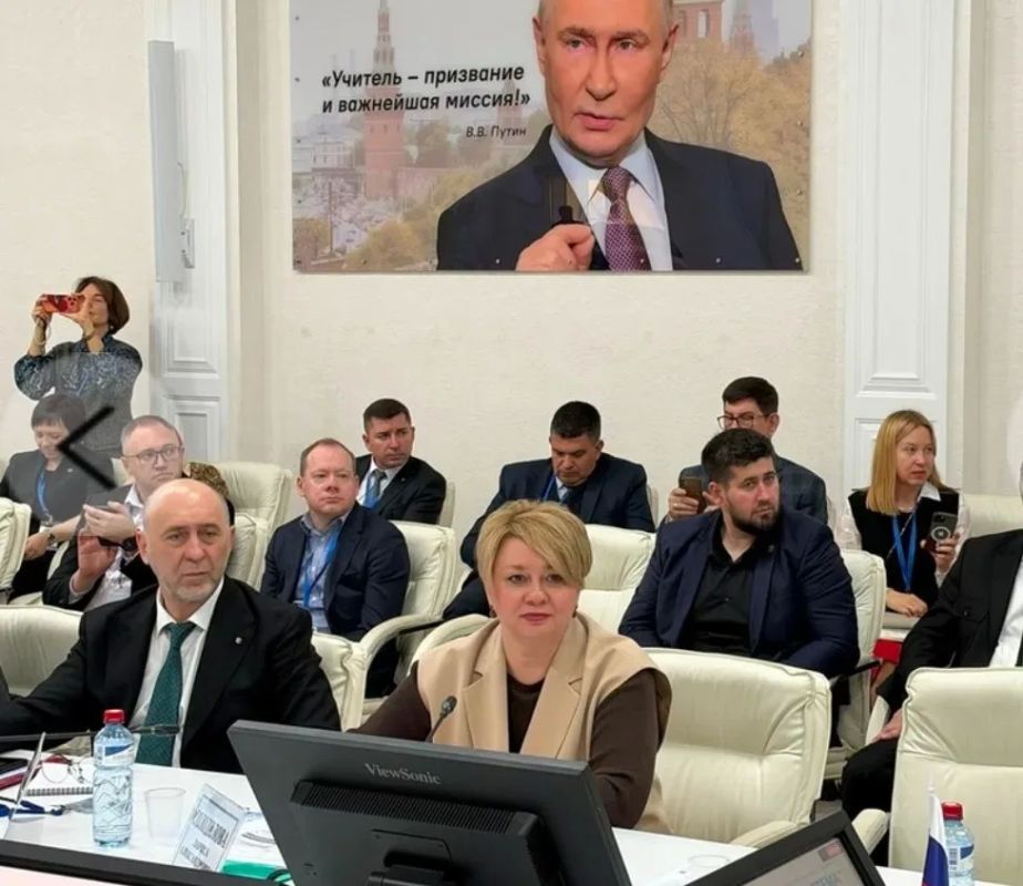 Уникальный опыт Алтайского края по поддержке общественно-профессиональных объединений педагогов представлен на Всероссийском форуме Уникальный опыт Алтайского края по поддержке общественно-профессиональных объединений педагогов представлен на Всероссийском форуме