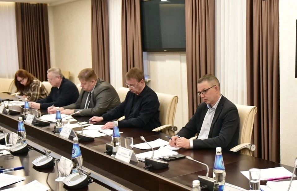 В Барнауле обсудили вопросы жилищно-коммунального хозяйства и развитие городского общественного транспорта В Барнауле обсудили вопросы жилищно-коммунального хозяйства и развитие городского общественного транспорта
