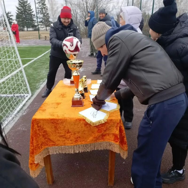 Алексей Смертин посетил открытие мини-футбольного поля в Шелаболихе Алексей Смертин посетил открытие мини-футбольного поля в Шелаболихе