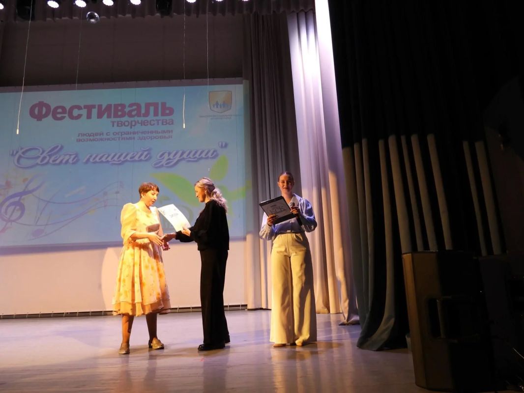 Коллективы краевых социальных учреждений принимают участие в зональных этапах фестиваля «Свет нашей души» Коллективы краевых социальных учреждений принимают участие в зональных этапах фестиваля «Свет нашей души»