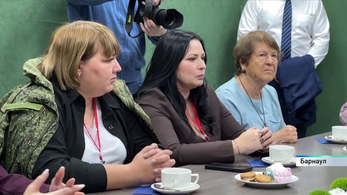Матери и жёны погибших бойцов встретились с губернатором Алтайского края