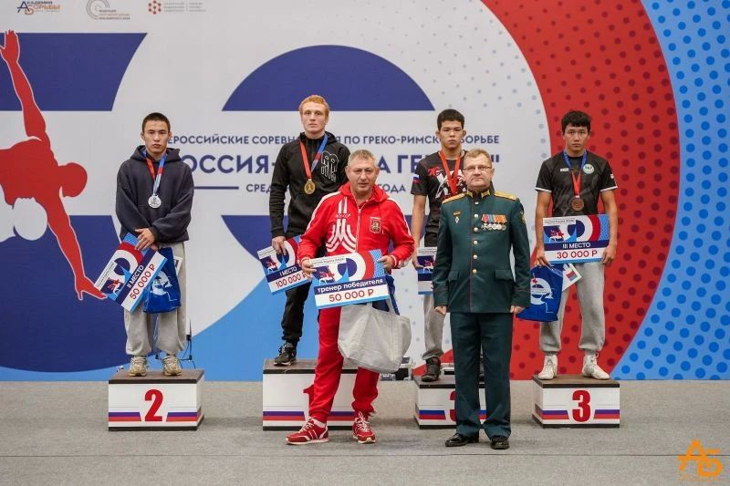 Алтайские борцы выиграли золото и серебро всероссийских соревнований «Россия — Родина героев» Алтайские борцы выиграли золото и серебро всероссийских соревнований «Россия — Родина героев»