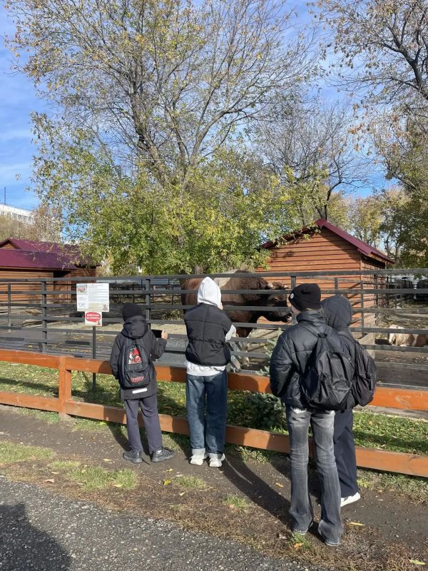В Барнауле сотрудники ПДН организовали для подростков экскурсию в Барнаульский зоопарк В Барнауле сотрудники ПДН организовали для подростков экскурсию в Барнаульский зоопарк