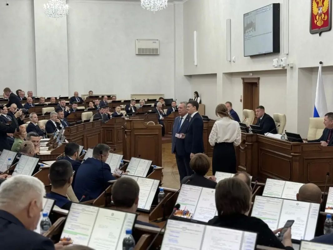 Сессия Алтайского краевого Законодательного Собрания проходит в Барнауле Сессия Алтайского краевого Законодательного Собрания проходит в Барнауле