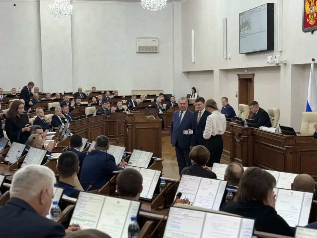Сессия Алтайского краевого Законодательного Собрания проходит в Барнауле Сессия Алтайского краевого Законодательного Собрания проходит в Барнауле