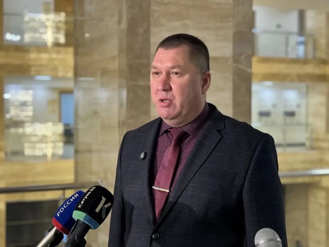 Сессия Алтайского краевого Законодательного Собрания проходит в Барнауле Сессия Алтайского краевого Законодательного Собрания проходит в Барнауле