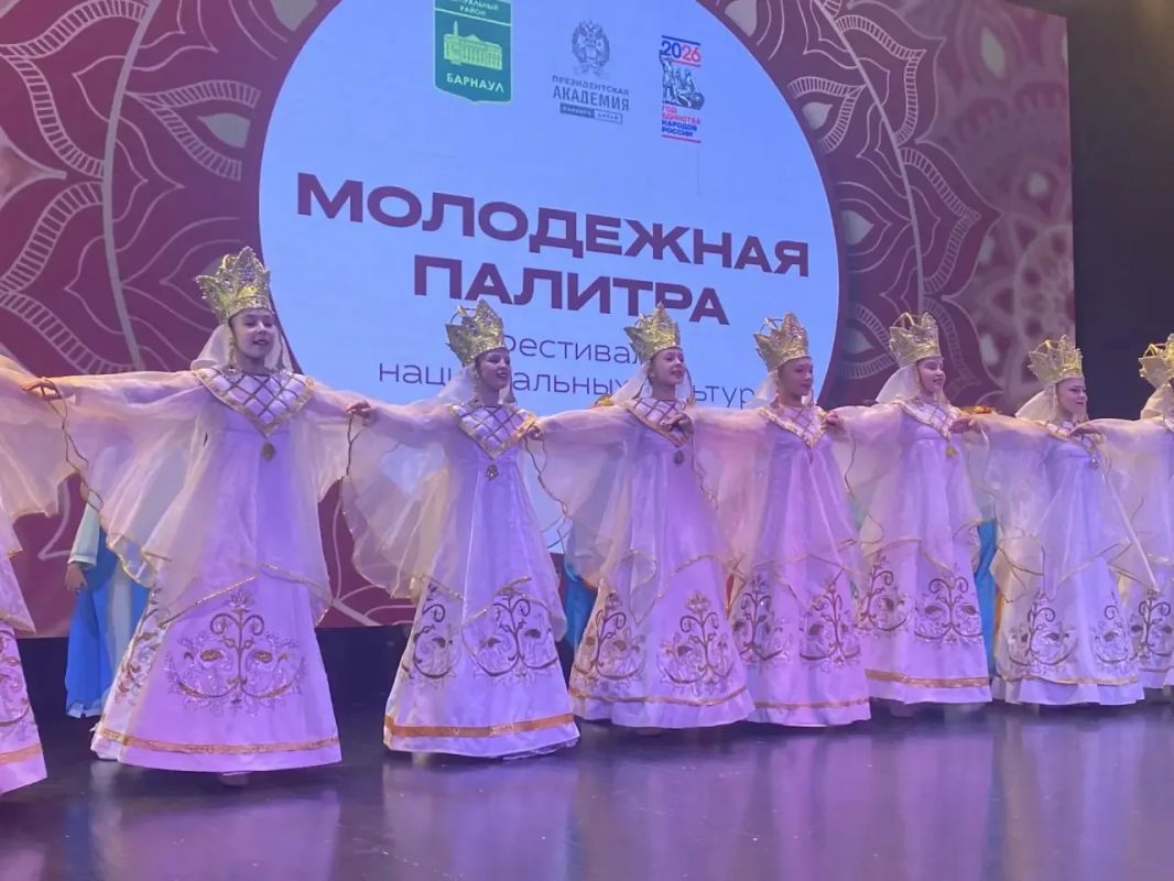 Более 200 студентов представили культуры 27 народов на фестивале в Барнауле Более 200 студентов представили культуры 27 народов на фестивале в Барнауле