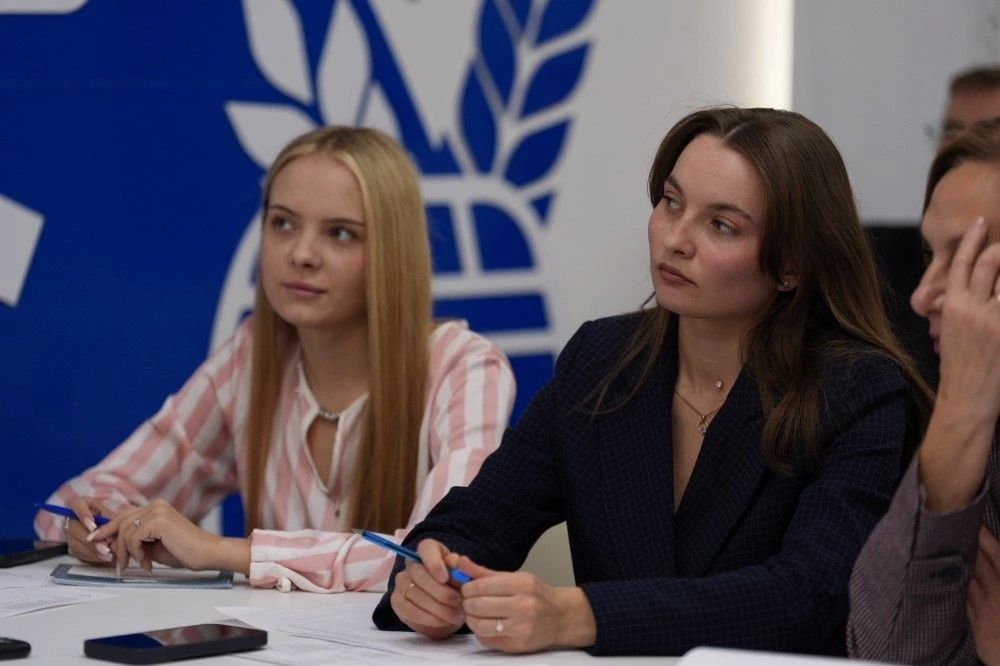 Депутаты краевого парламента оценили социальные проекты участников школы молодого парламентария Депутаты краевого парламента оценили социальные проекты участников школы молодого парламентария