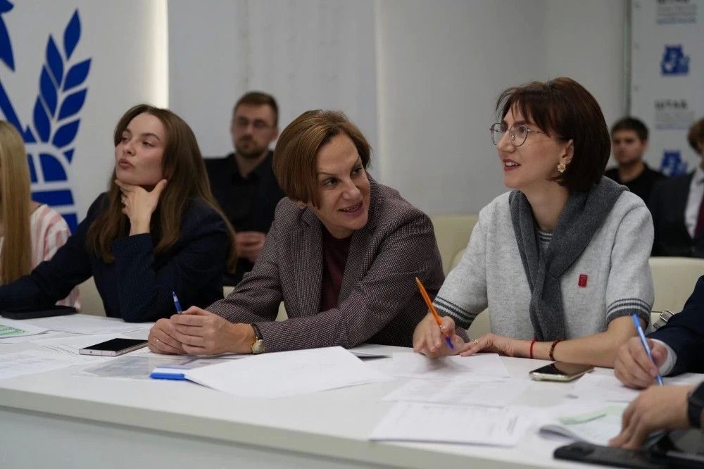 Депутаты краевого парламента оценили социальные проекты участников школы молодого парламентария Депутаты краевого парламента оценили социальные проекты участников школы молодого парламентария
