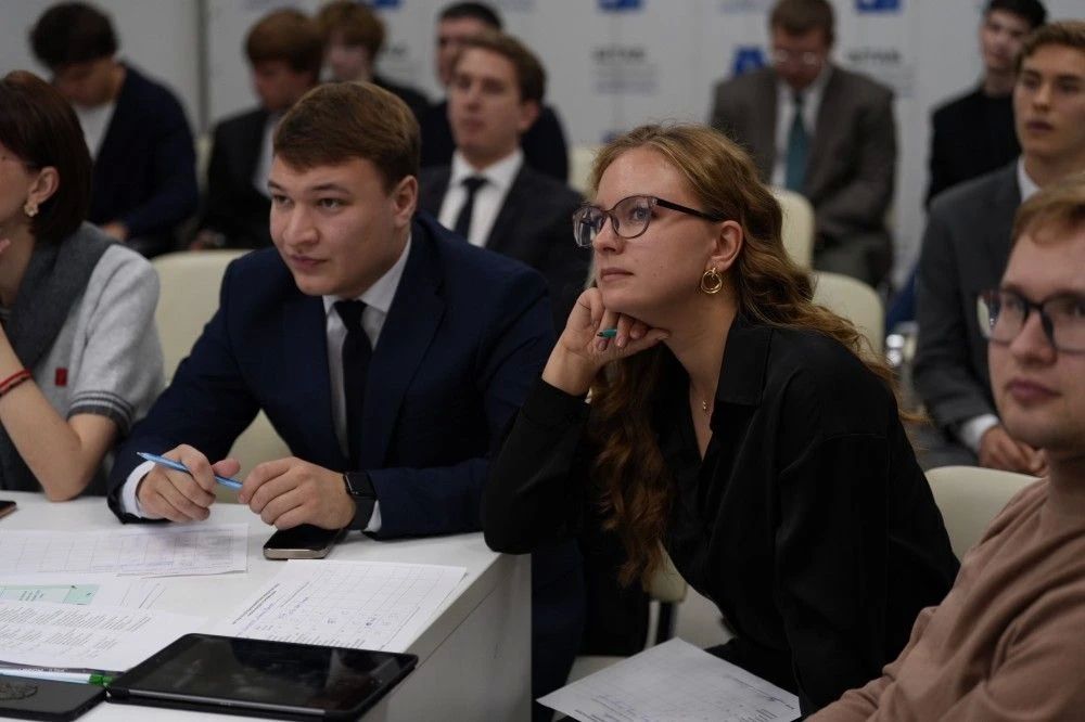 Депутаты краевого парламента оценили социальные проекты участников школы молодого парламентария Депутаты краевого парламента оценили социальные проекты участников школы молодого парламентария