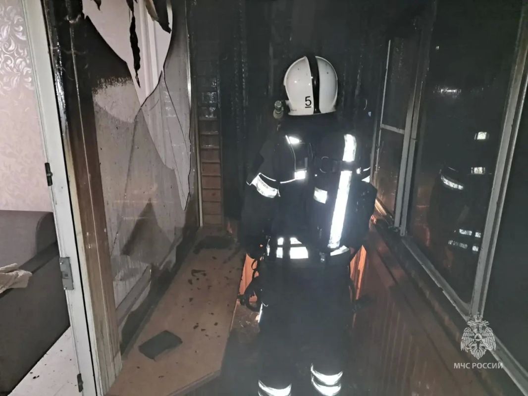 В Барнауле из горящей квартиры спасли мужчину В Барнауле из горящей квартиры спасли мужчину
