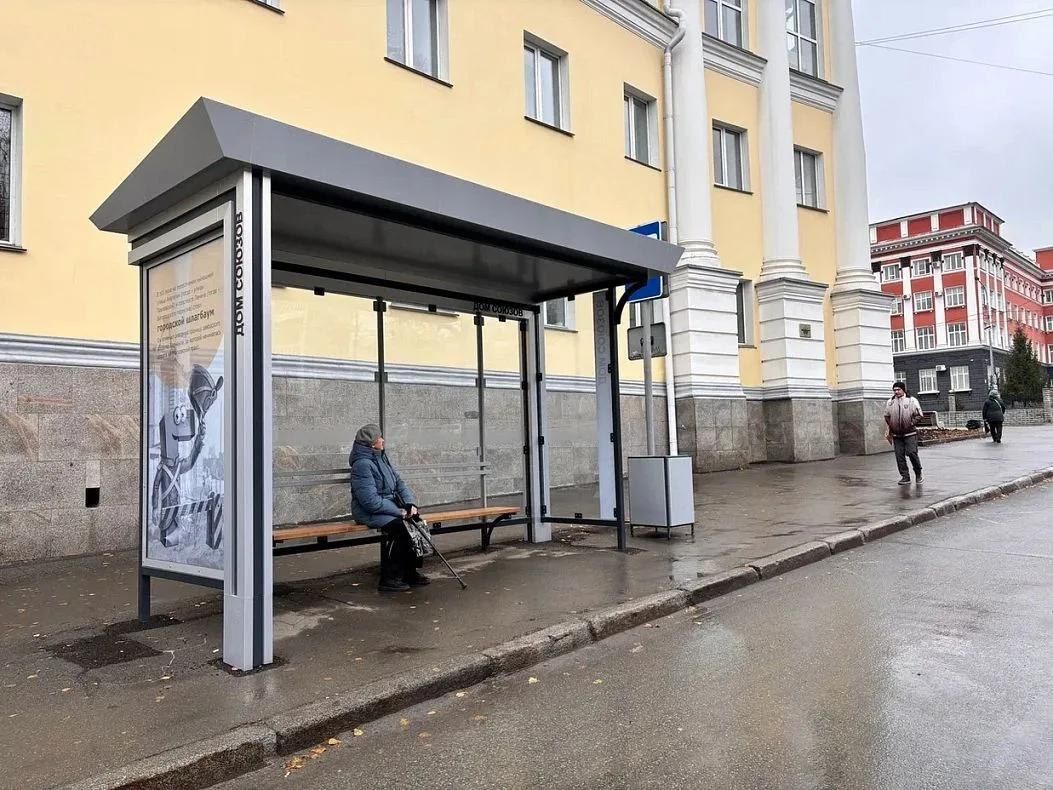 На проспекте Ленина в Барнауле установили 14 новых остановок с экскурсионными маршрутами На проспекте Ленина в Барнауле установили 14 новых остановок с экскурсионными маршрутами